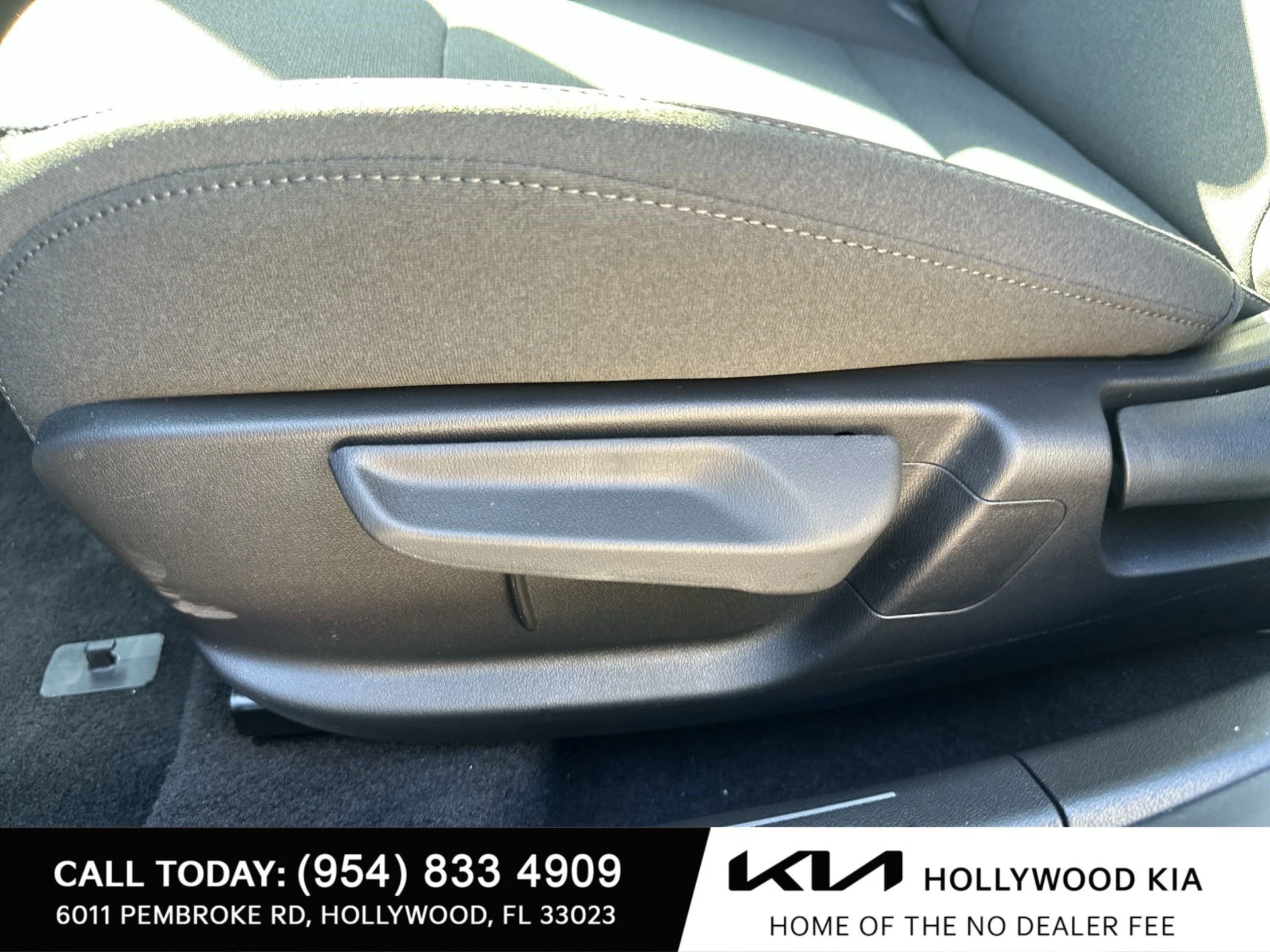 New 2026 Snow White Pearl Kia LXS image 18
