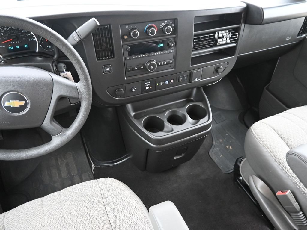Used 2025 White Chevrolet LT image 17