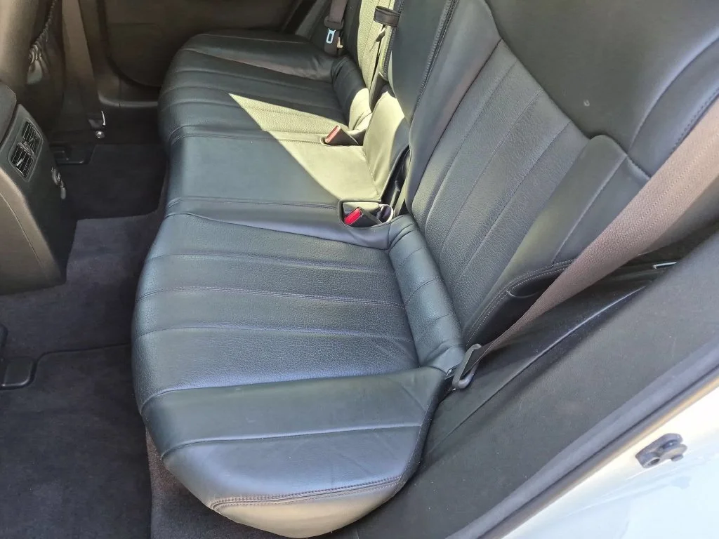 Used 2017 White INFINITI Base image 28