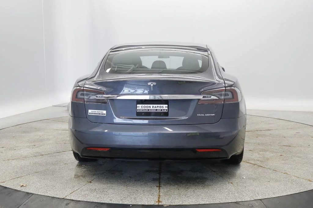 Used 2020  Tesla Long Range image 4