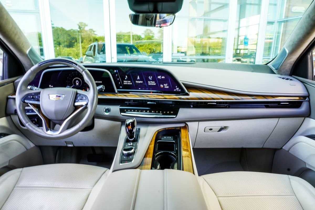 Used 2024 White Cadillac Sport Platinum image 5