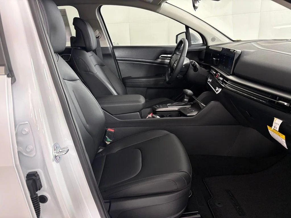 New 2026 Glacial White Pearl Kia EX image 44