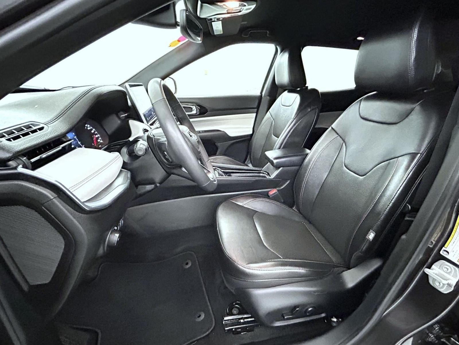 Used 2023 Gray Jeep Limited image 10
