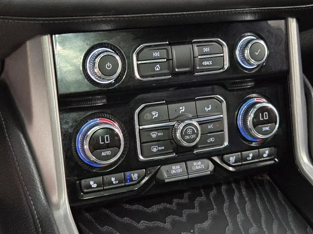 Used 2024 White GMC Denali image 26