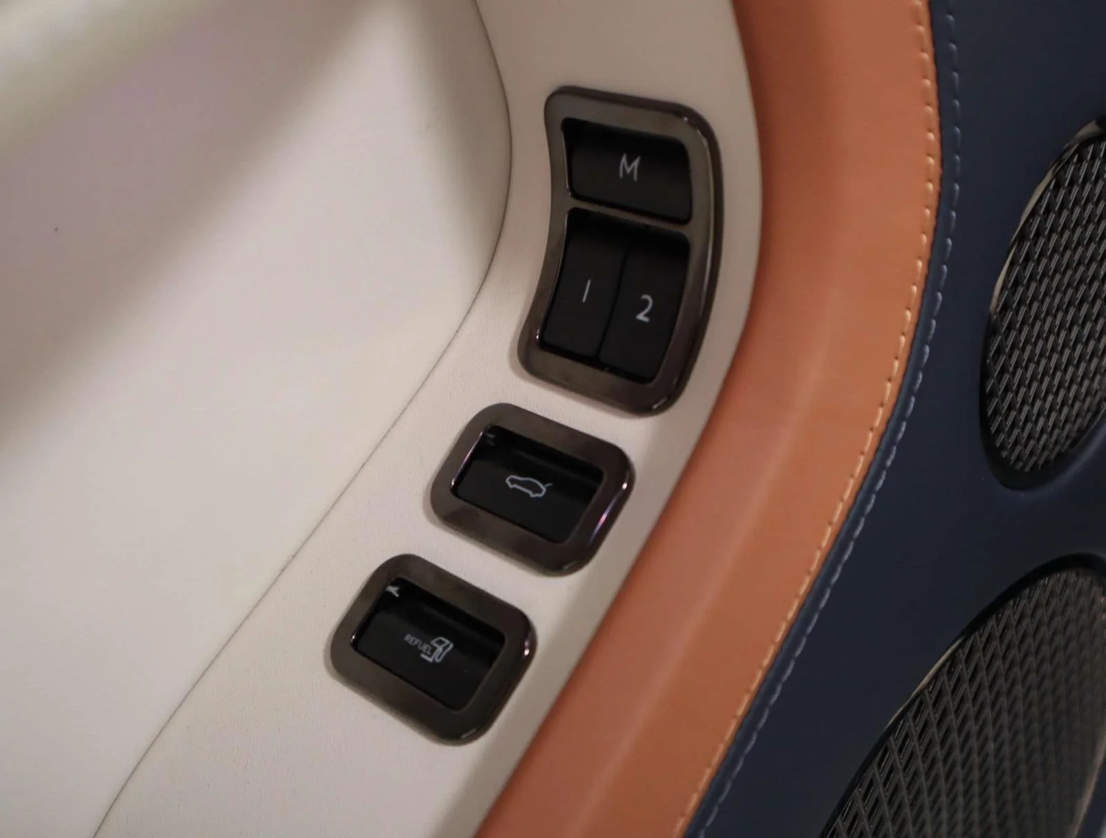 Used 2025 Glacier White Bentley GT Speed Convertible image 22
