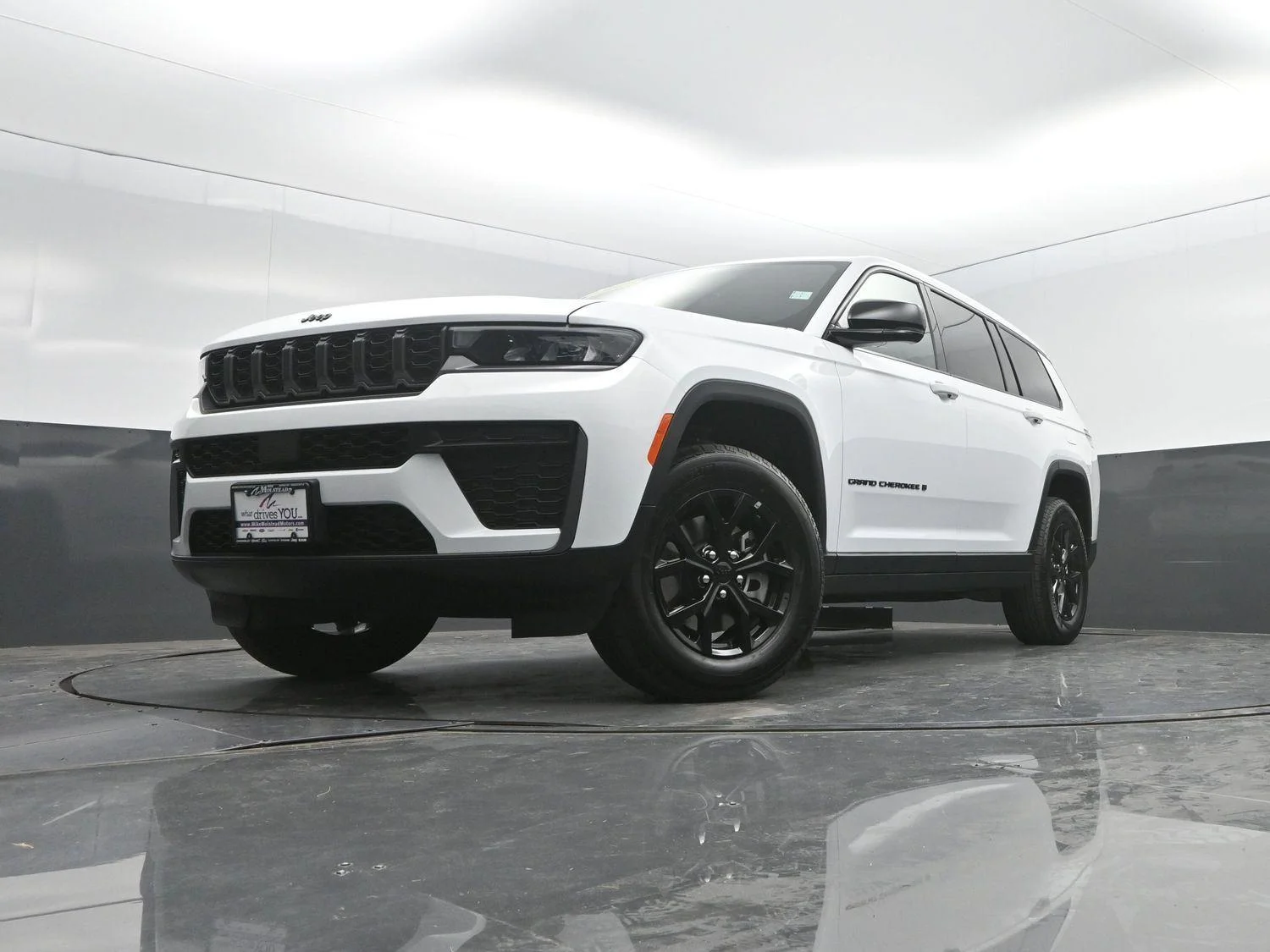 New 2026 Bright White Clear-Coat Exterior Paint Jeep Laredo Altitude image 43