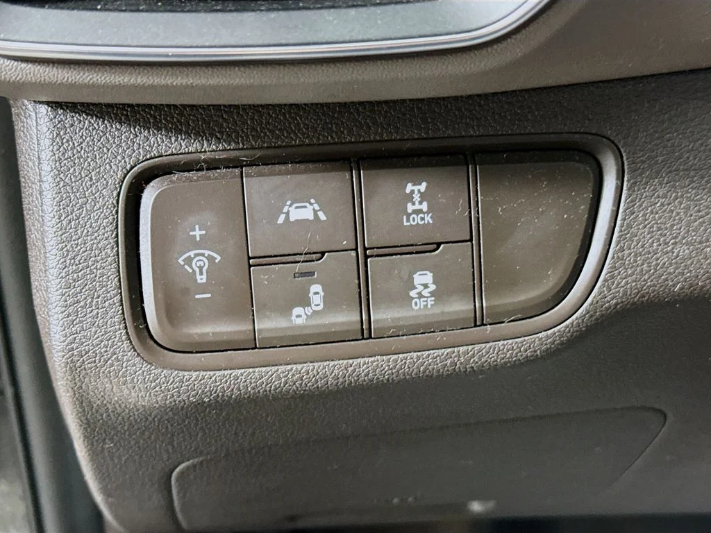 Used 2020 Black Hyundai SEL image 10