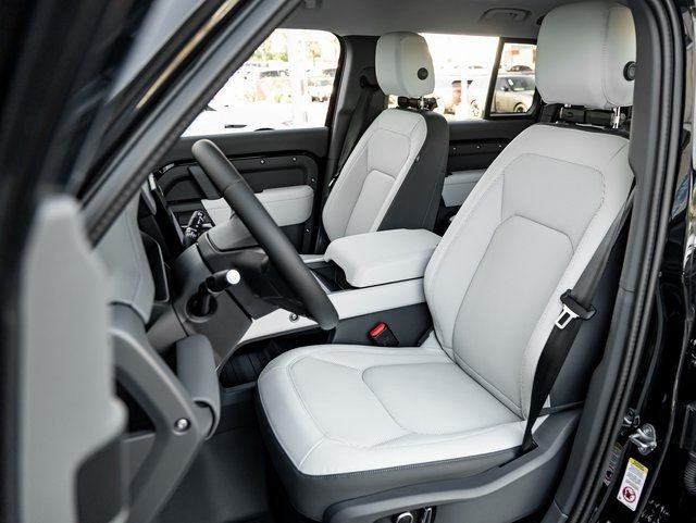 New 2025 Santorini Black Land Rover S image 13