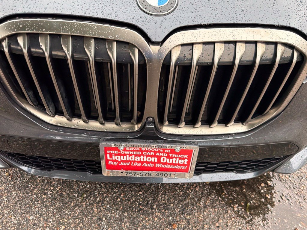 Used 2021 Gray BMW M50i image 3
