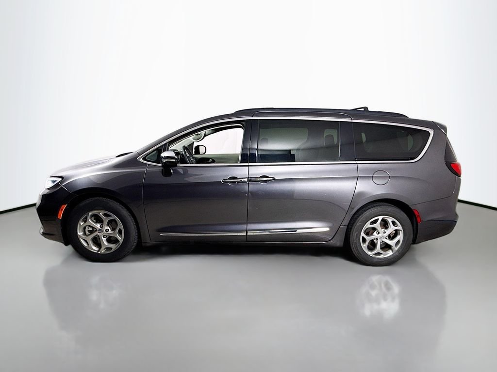 Used 2023 Granite Crystal Metallic Clearcoat Chrysler Limited image 11