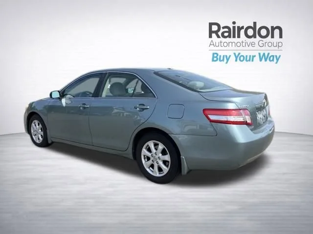 Used 2010  Toyota LE image 5