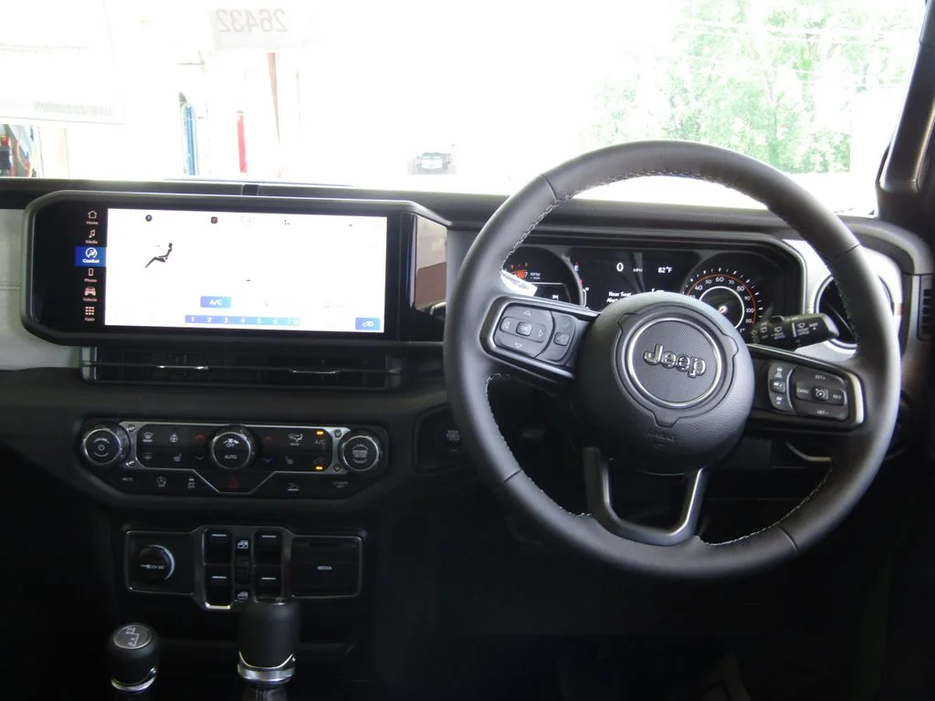New 2026 Mojito Clearcoat Jeep Sport RHD image 5