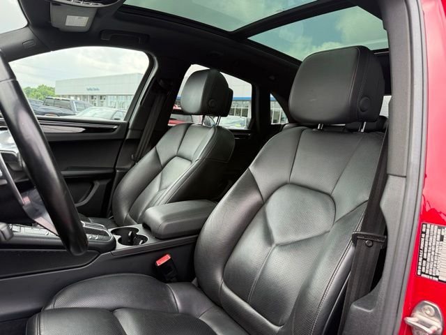 Used 2018 Red Porsche Base image 15