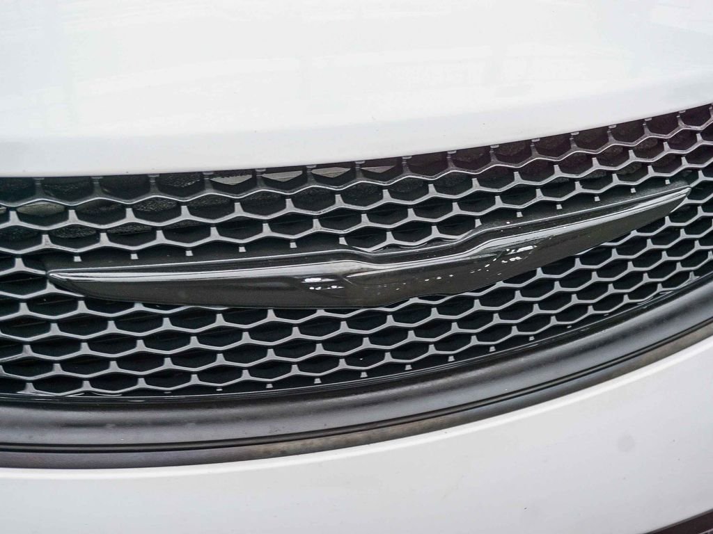 Used 2018 White Chrysler Limited image 12