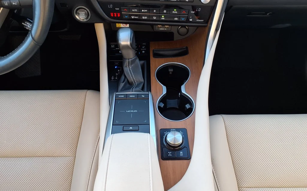 Used 2021 White Lexus 350 image 29
