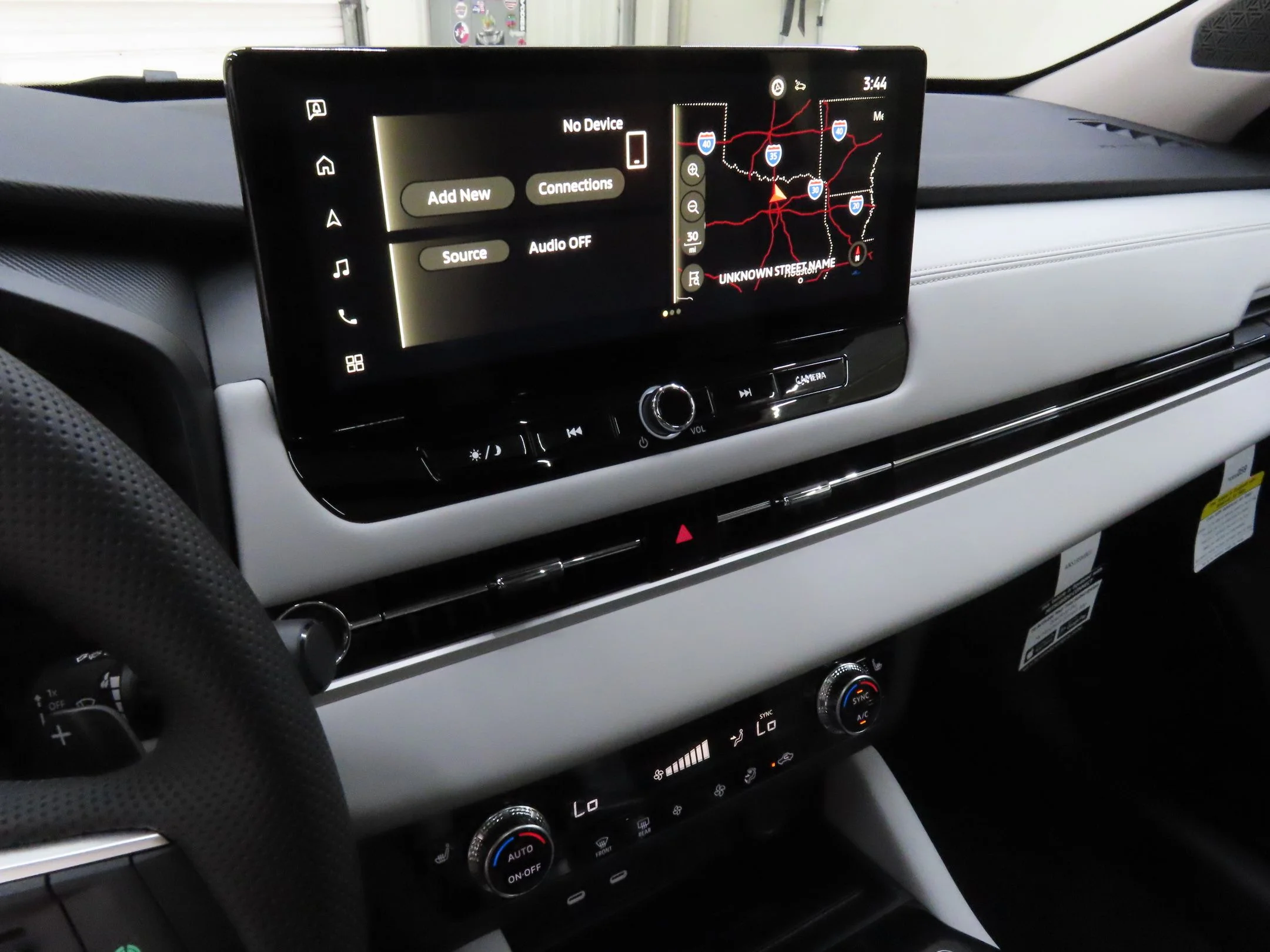 2025 Mitsubishi Outlander SE - Photo 17