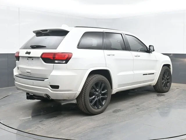 Used 2019 Bright White Clearcoat Jeep Altitude image 10