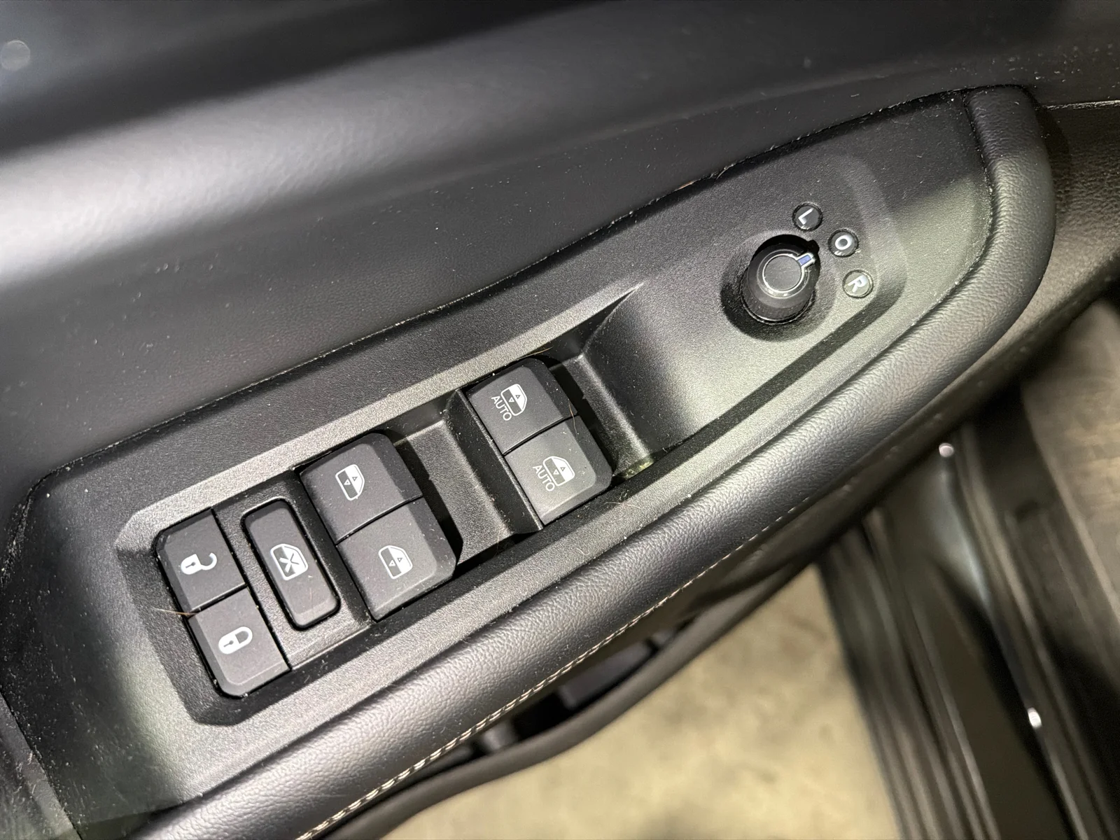 Certified Used 2024 Diamond Black Crystal Pearlcoat Jeep Altitude X image 17