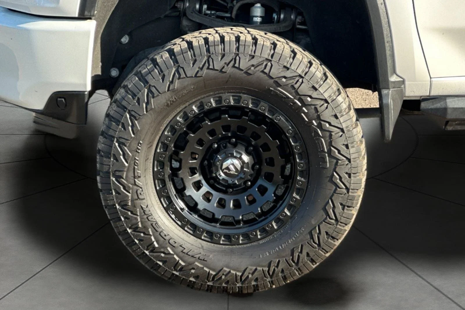 Used 2020 Iridescent Pearl Tricoat Chevrolet High Country image 31