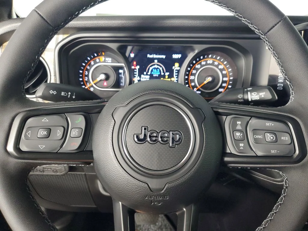 New 2026 Black Clear-Coat Exterior Paint Jeep 85th Anniversary Edition image 25