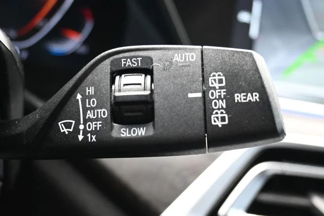 Used 2022 White BMW xDrive40i image 27
