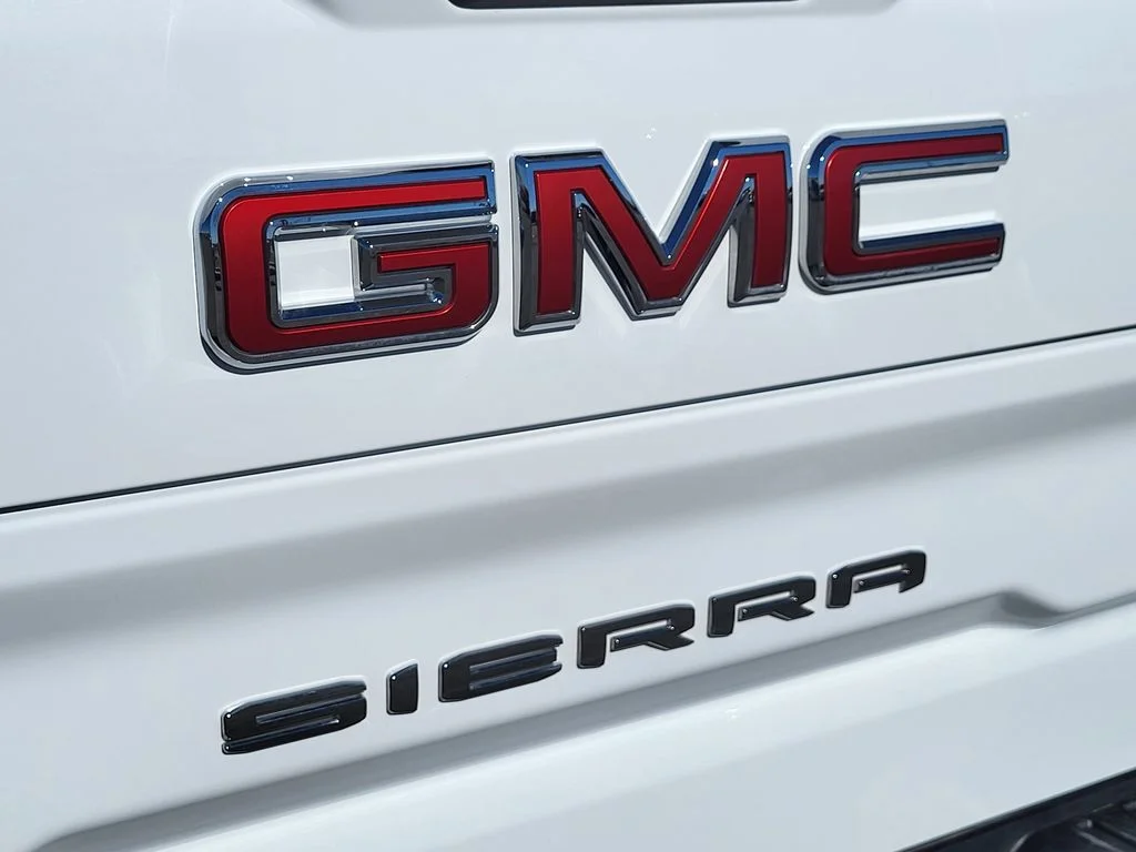 Used 2025 Summit White GMC SLT image 8
