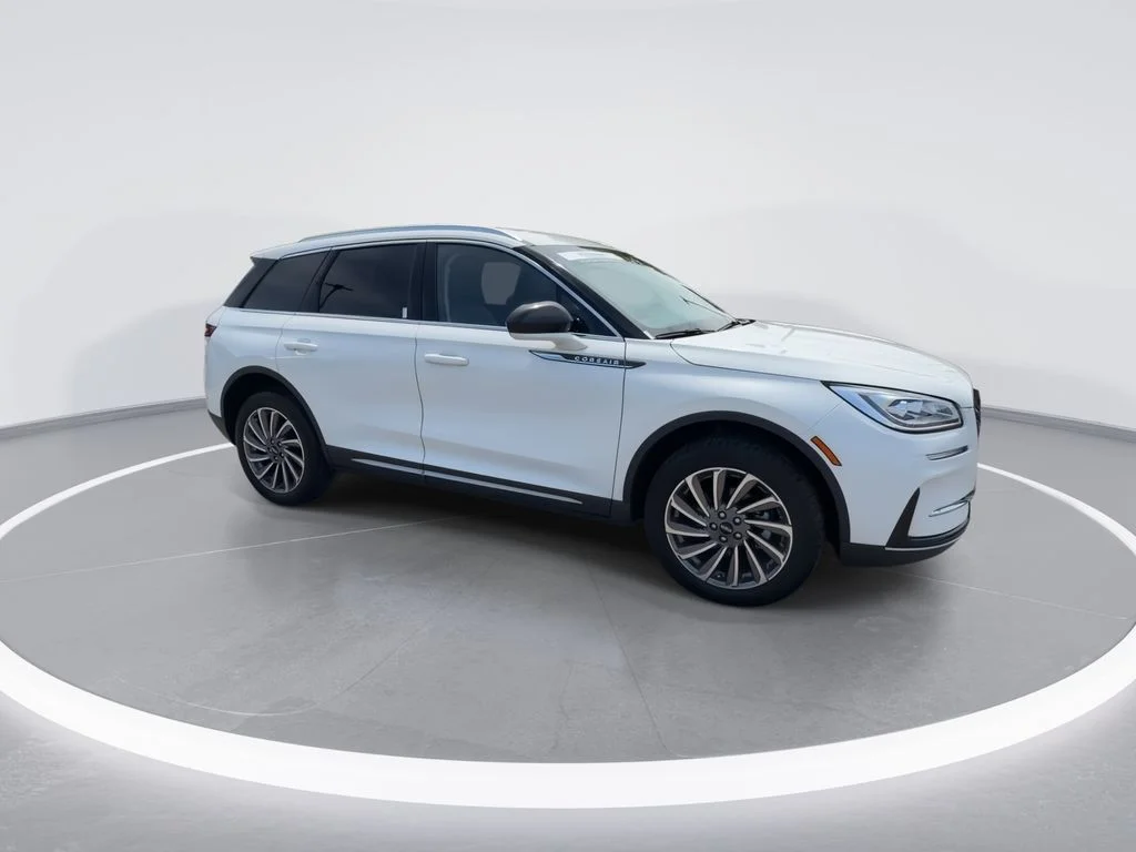 Used 2023 White Lincoln Reserve image 2