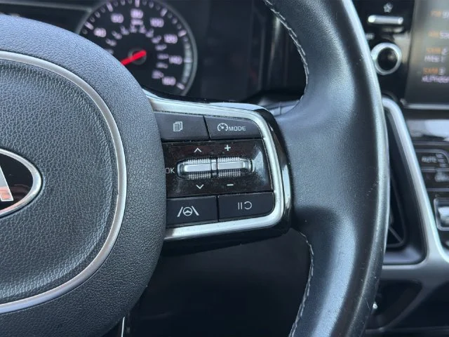 Used 2021 White Kia S image 27