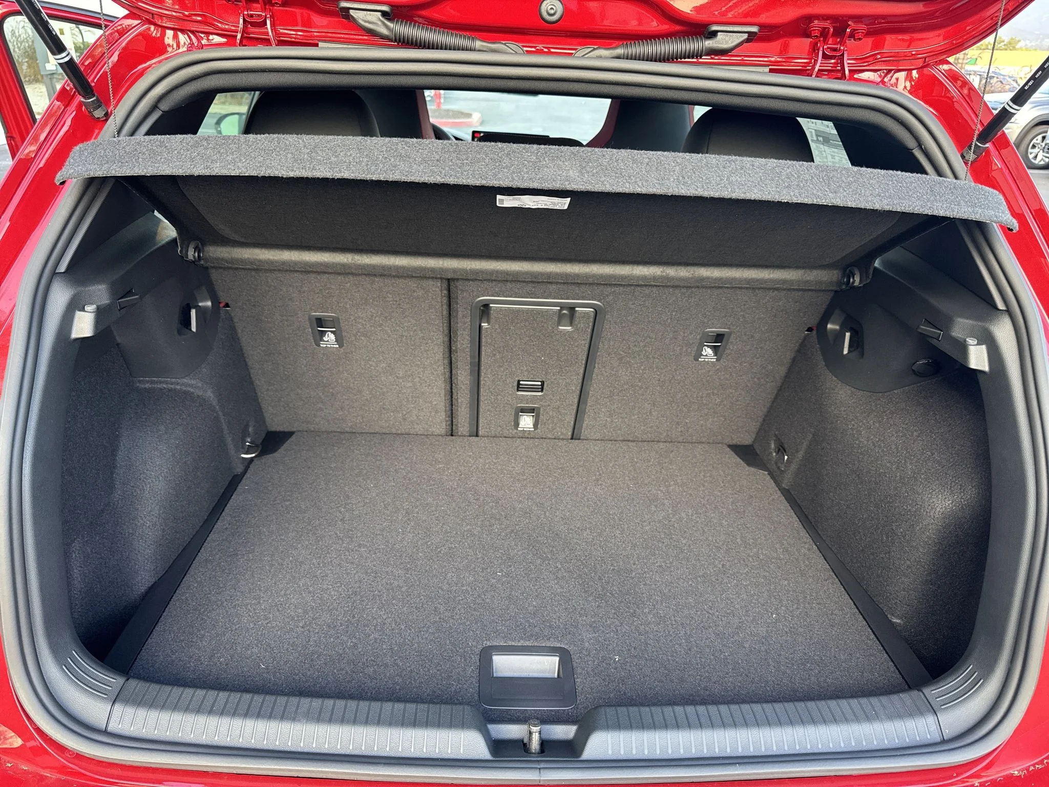 New 2026 Kings Red Metallic Volkswagen SE image 32