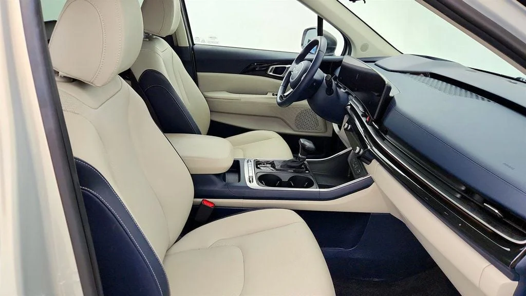 Used 2025 Ivory Silver Kia SX Prestige w/ Dual Rear Entertainment & VIP 2nd Row Seats image 28
