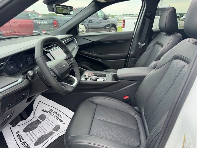 New 2026 Bright White Clear-Coat Exterior Paint Jeep Overland image 8