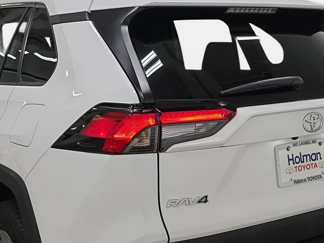 Used 2024 White Toyota XLE image 31