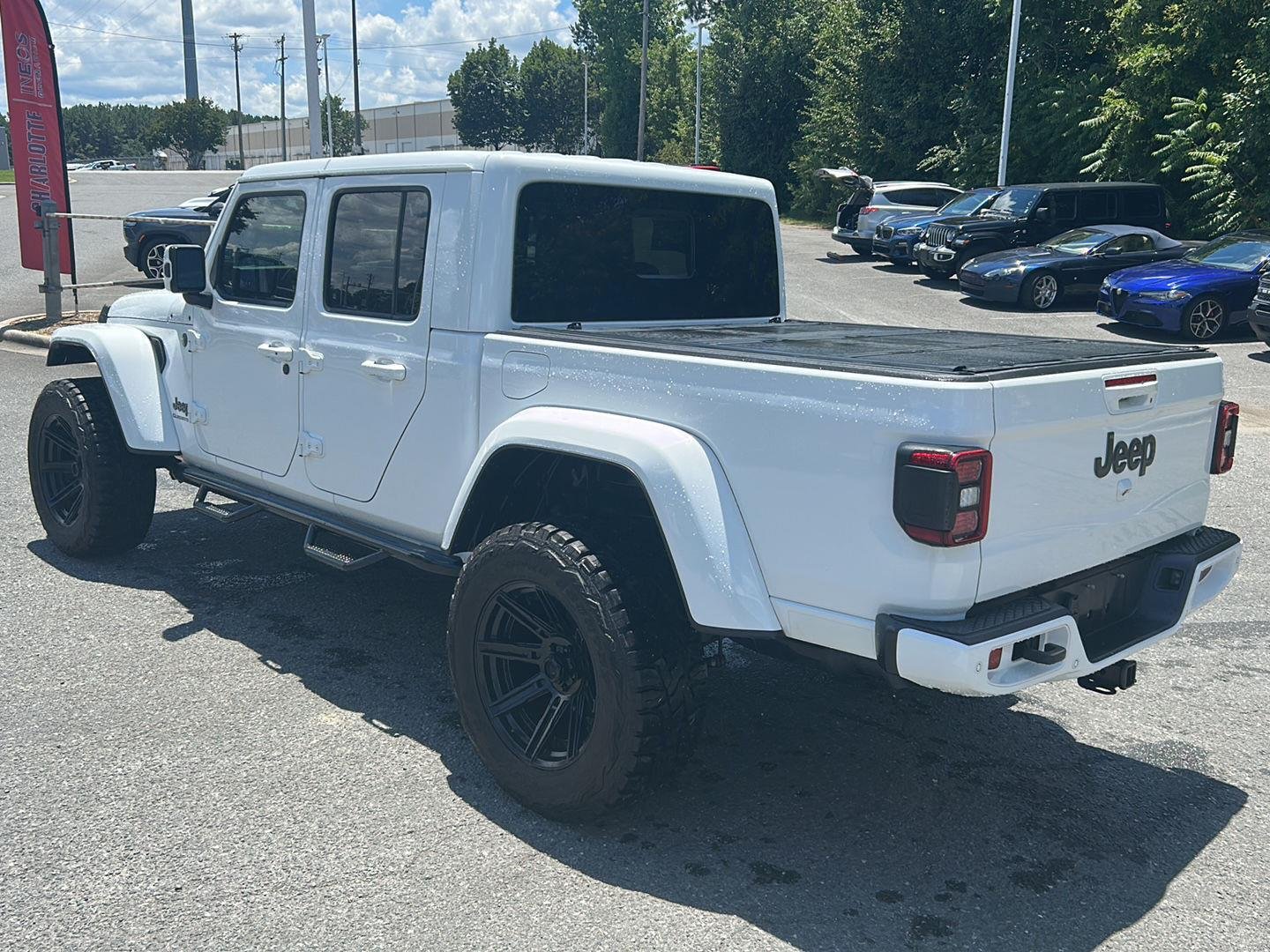 Used 2021 BRIGHT WHITE CLEARCOAT JEEP OVRLND image 3