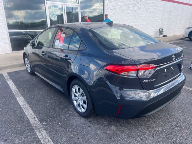 Used 2027  Toyota LE image 6