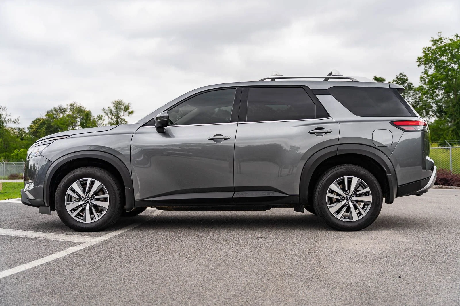 Used 2025 Gray Nissan SL image 3