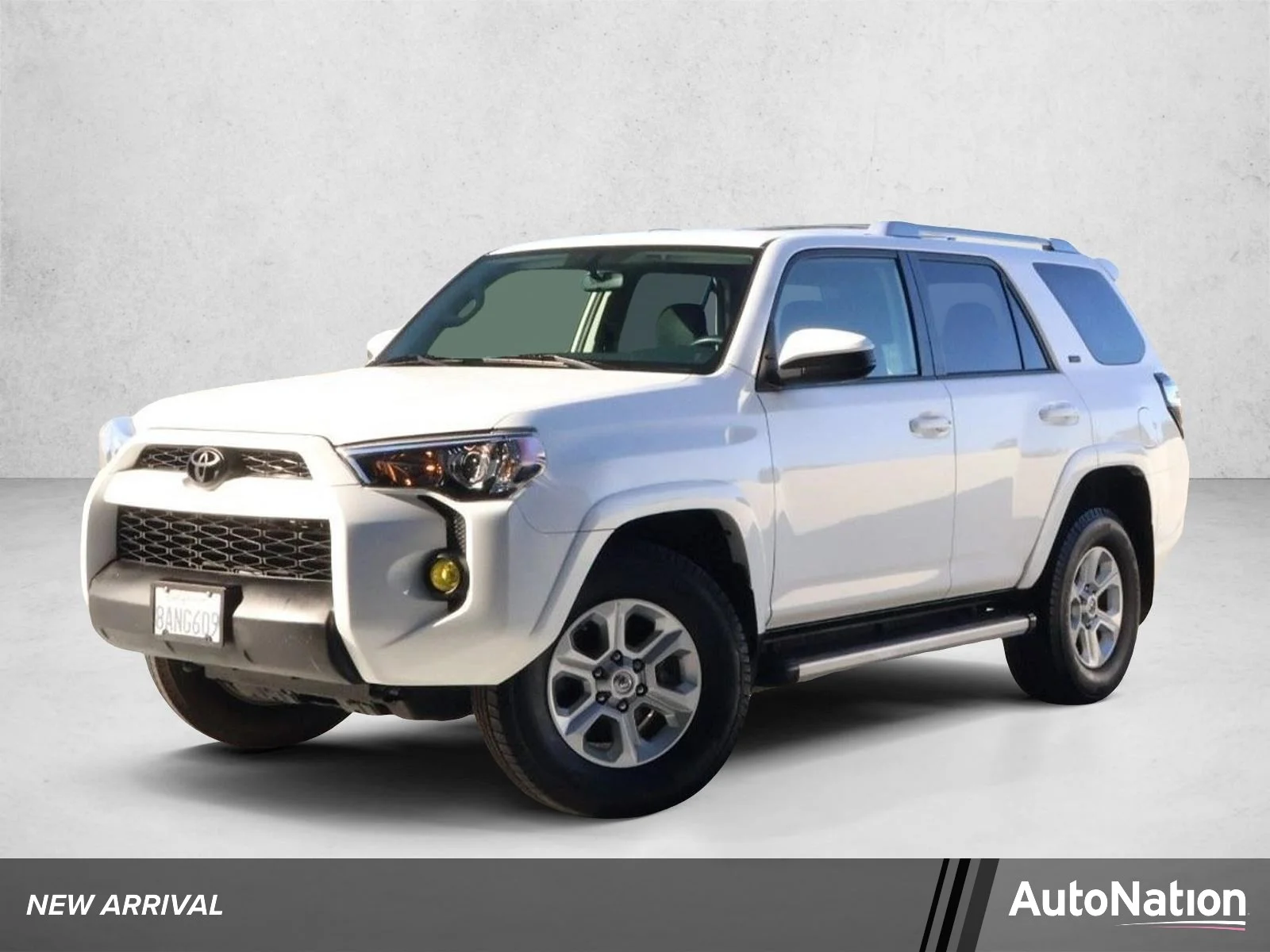 Used 2018 Super White Toyota SR5 image 1