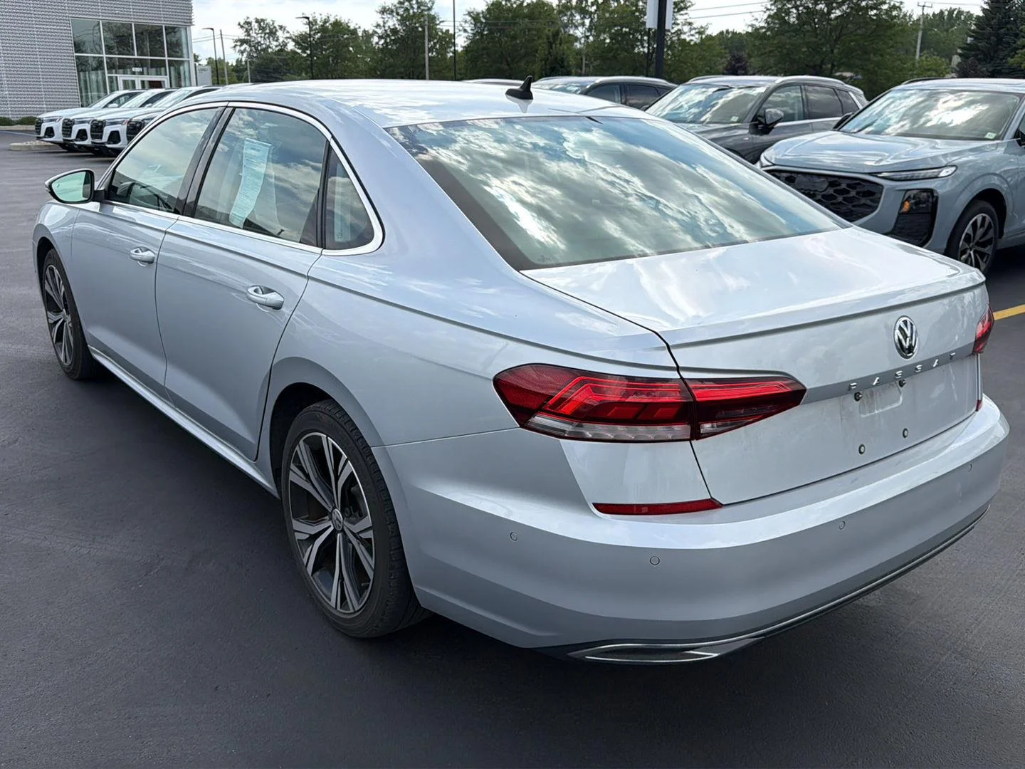 Used 2020 Platinum Gray Metallic Volkswagen 2.0T SEL image 3
