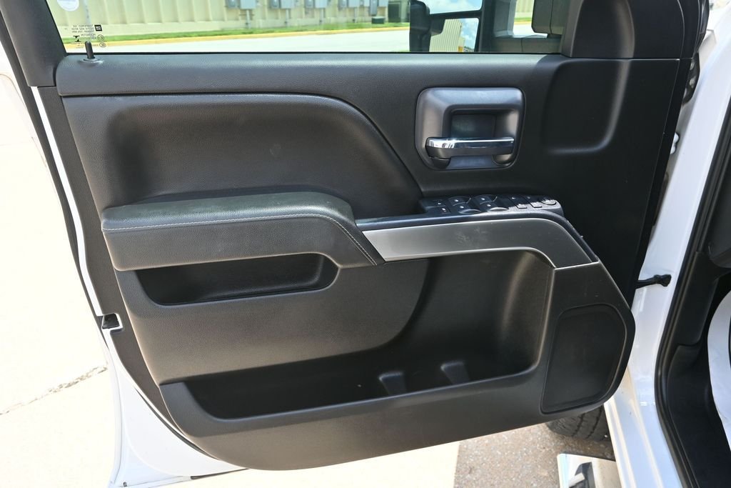 Used 2019 Summit White Chevrolet LT image 12