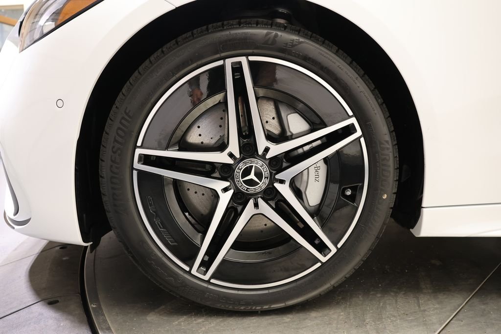 New 2026 MANUFAKTUR Moonlight White Metallic Mercedes-Benz C 300 image 11