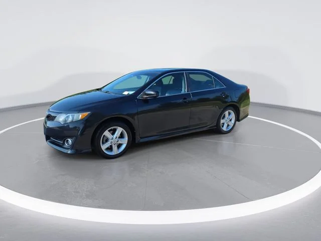 Used 2013 Gray Toyota SE image 4