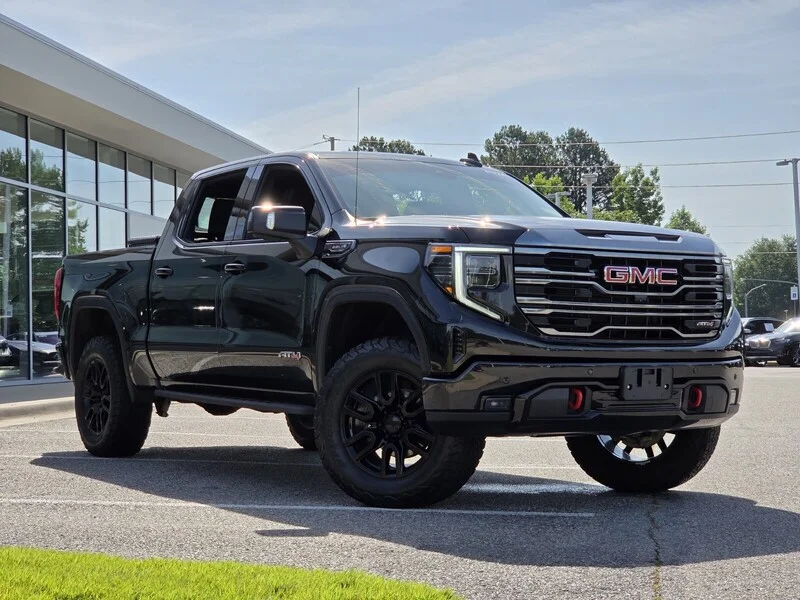 Used 2024 Onyx Black GMC 4WD CREW CAB 147" AT4 image 27