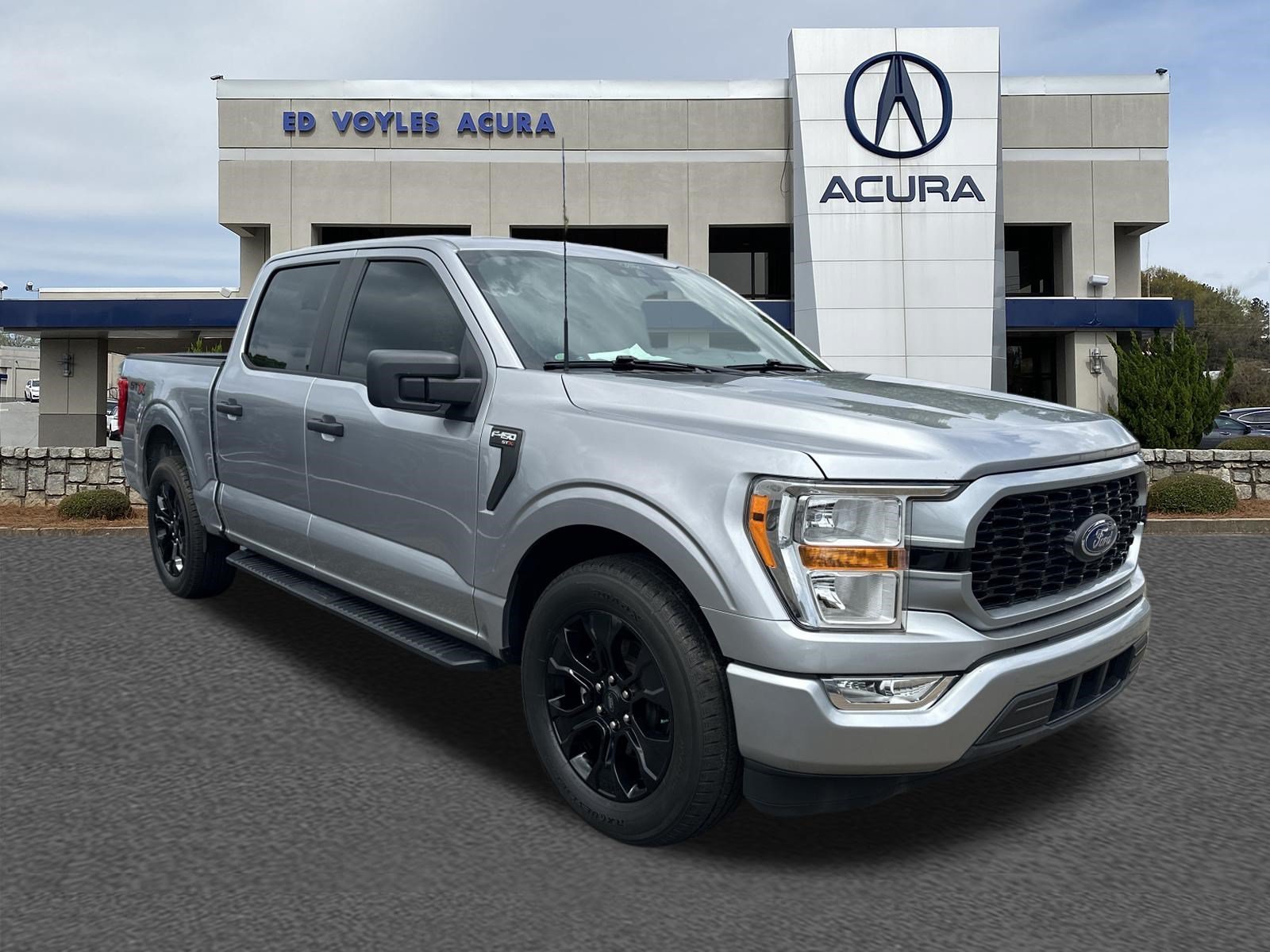 Used 2021 Iconic Silver Metallic Ford XL image 3