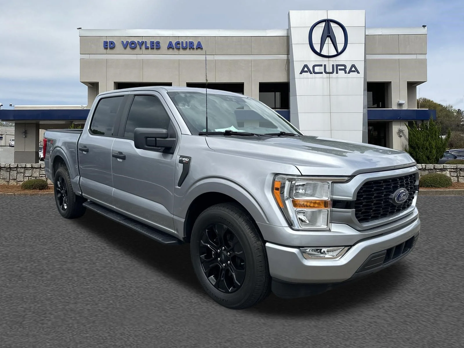 Used 2021 Iconic Silver Metallic Ford XL image 3