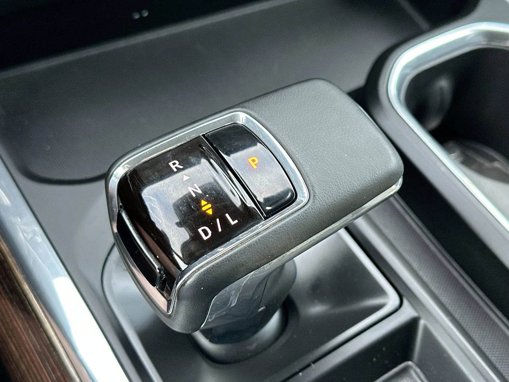 Used 2024 Summit White GMC Elevation image 20