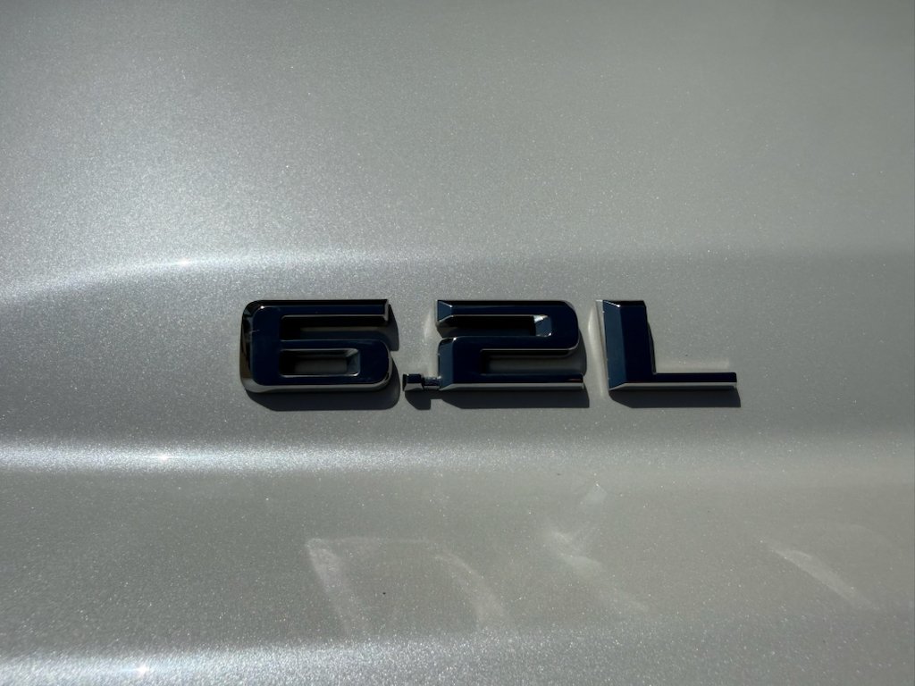 Used 2019 Iridescent Pearl Tricoat Chevrolet High Country image 7