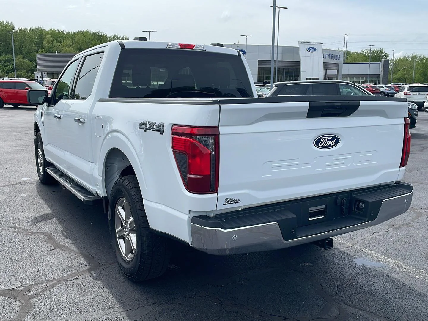 Used 2025 Oxford White Ford XLT image 3