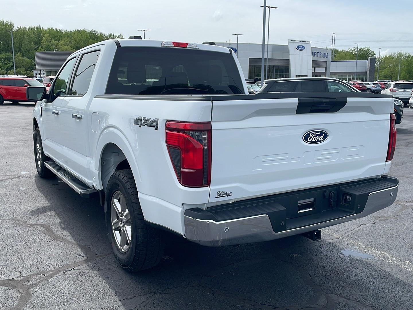 Used 2025 Oxford White Ford XLT image 3