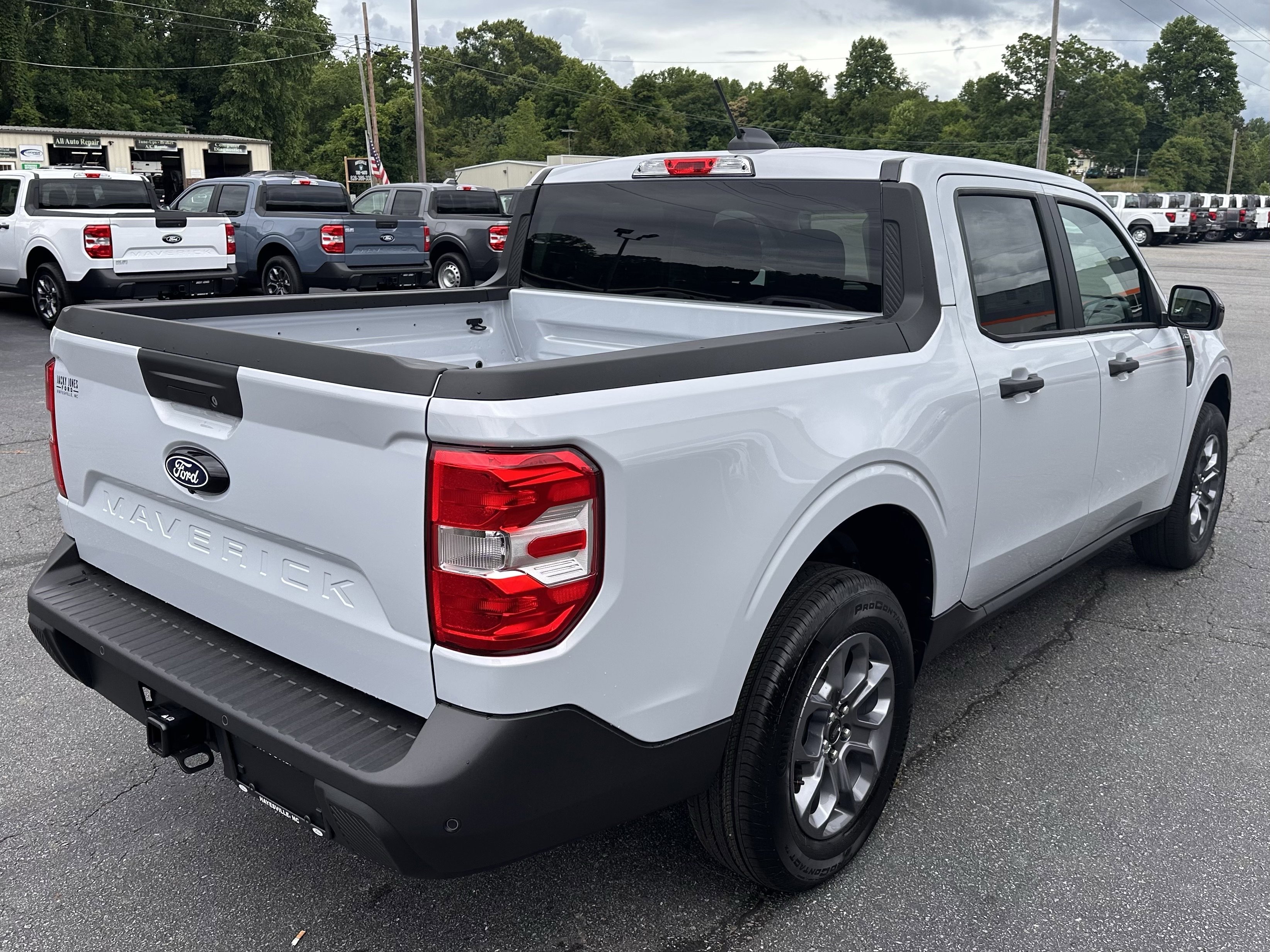 New 2026 Space White Metallic Ford XLT image 6