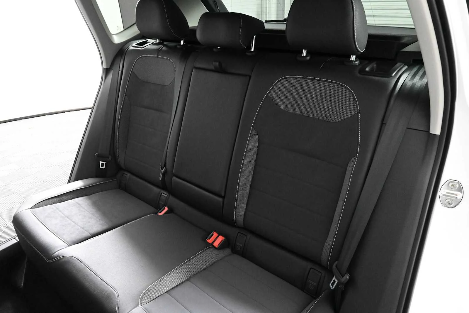 Certified Used 2024 Pure White Volkswagen SE image 10