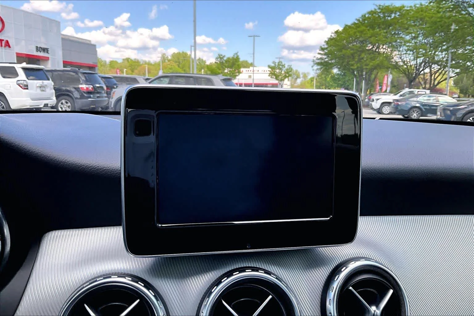 Used 2017 Night Black Mercedes-Benz GLA 250 image 34